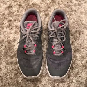 Nike core motion training shoes